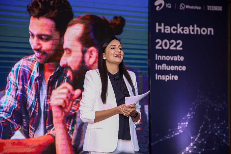 Best Female Emcee in Delhi/Gurgaon hosting Hackathon Airtel Facebook Whatsapp Meta